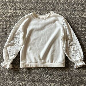 Skies Are Blue White Crewneck Eyelet Lace sleeves Women's Medium